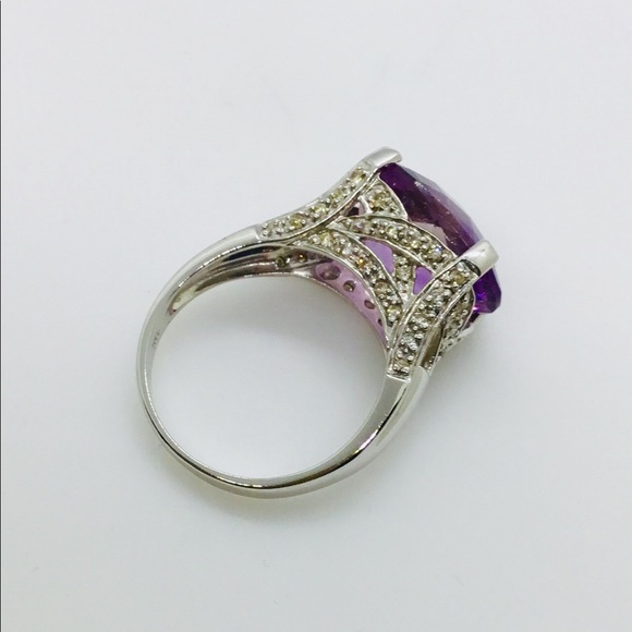 Gorgeous Ladies Amethyst and Diamond Ring - Picture 2 of 2